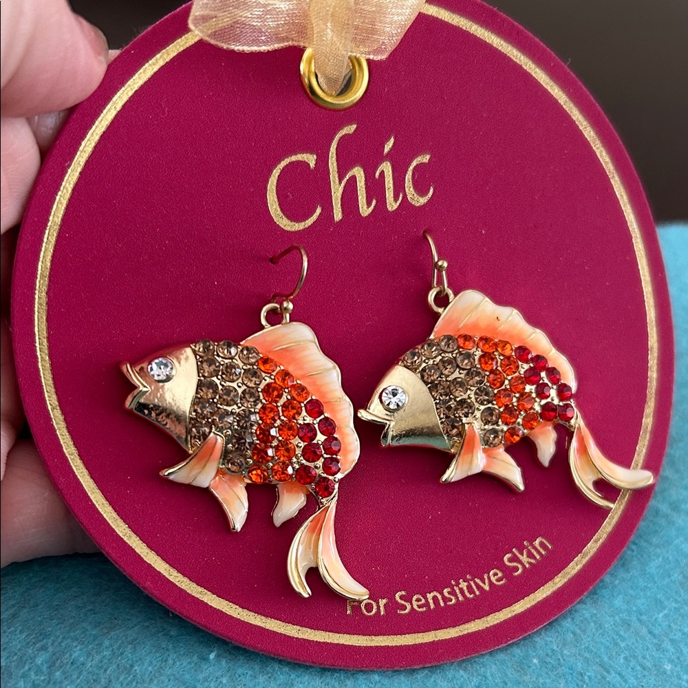 Chic Vibrant Fish Earrings with Gold and Red Accents